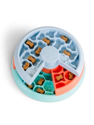 משטח ליקוק לגורים בשלוש שלבים.